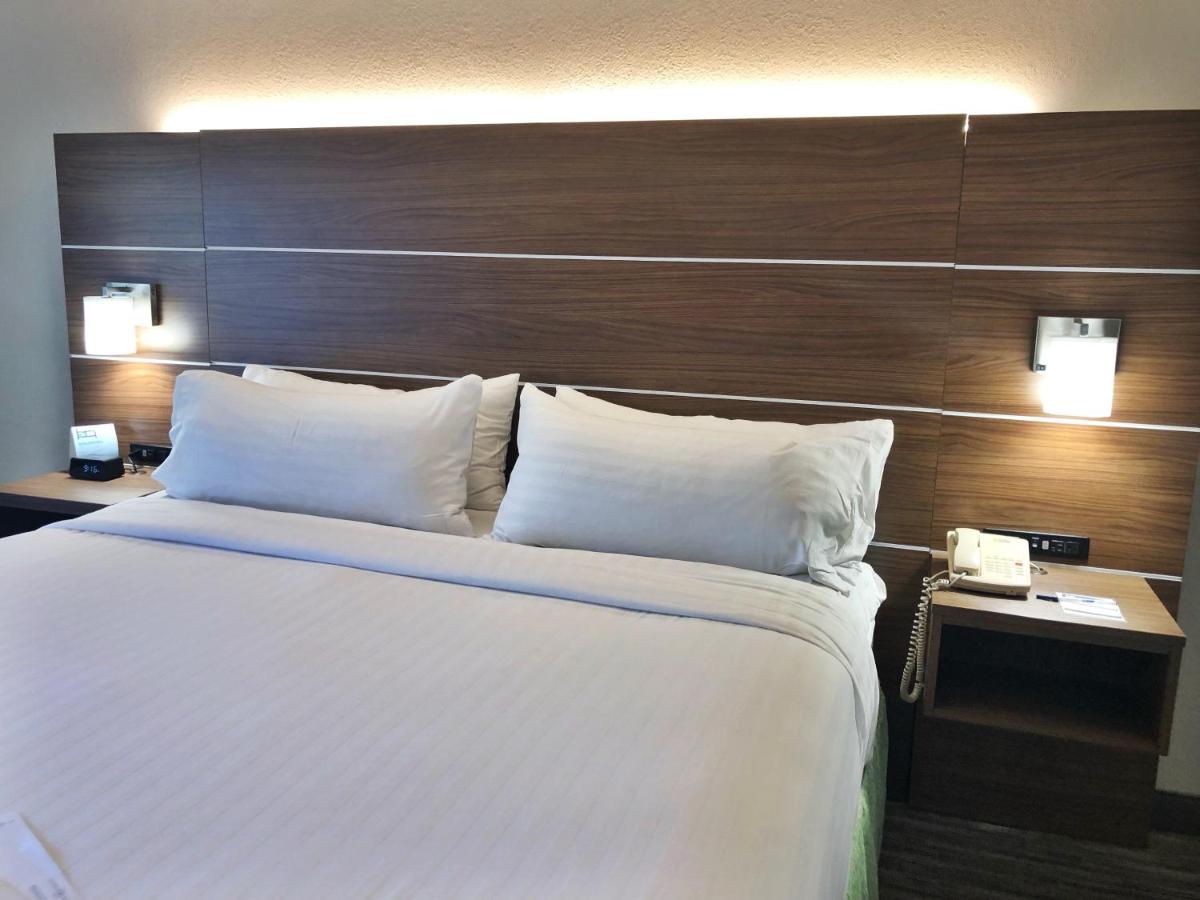 Superior King Room at Holiday Inn Express Boca Raton-West by IHG