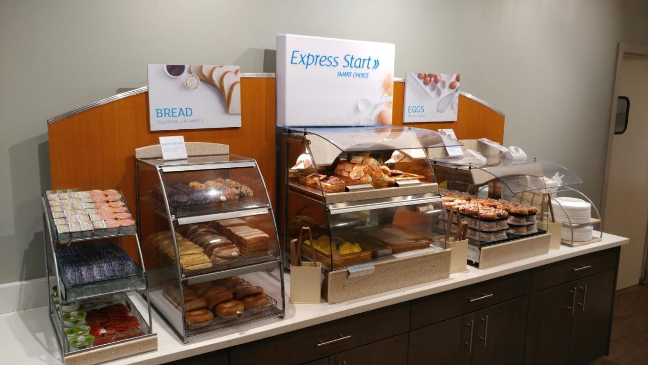 | Holiday Inn Express Atlanta Airport-College Park, an IHG Hotel