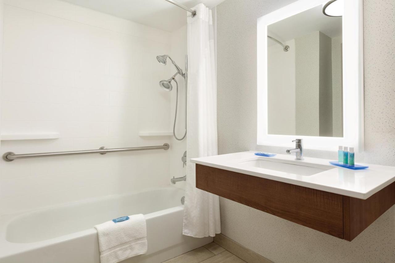 | Holiday Inn Express Hartford South - Rocky Hill, an IHG Hotel