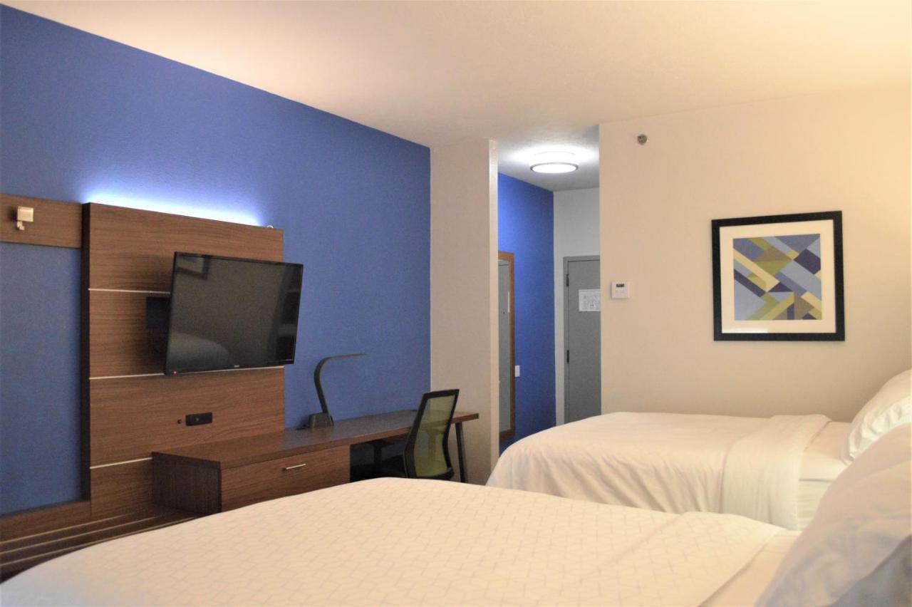 Queen Room with Two Queen Beds - Non-Smoking at Holiday Inn Express & Suites Batesville by IHG