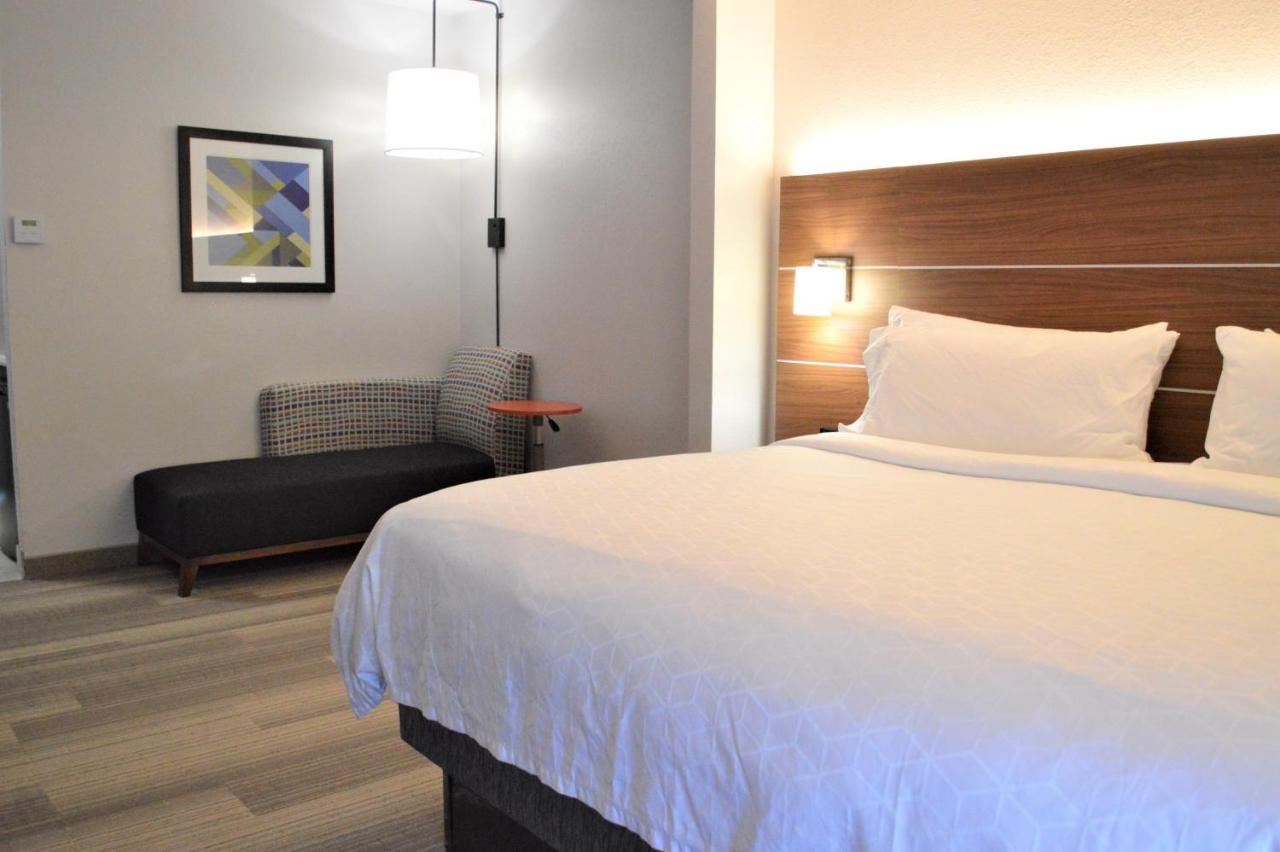King Room - Non-Smoking at Holiday Inn Express & Suites Batesville by IHG