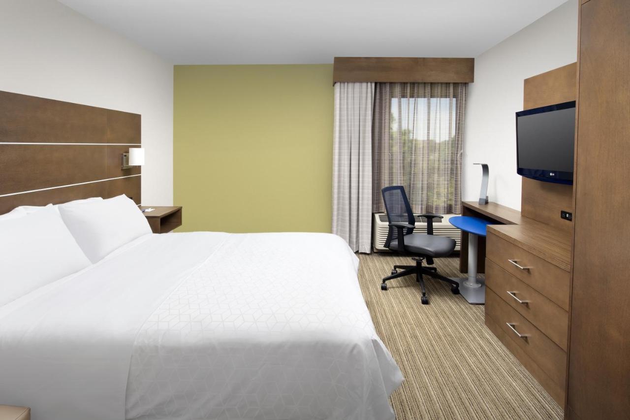 | Holiday Inn Express Andover North - Lawrence, an IHG Hotel