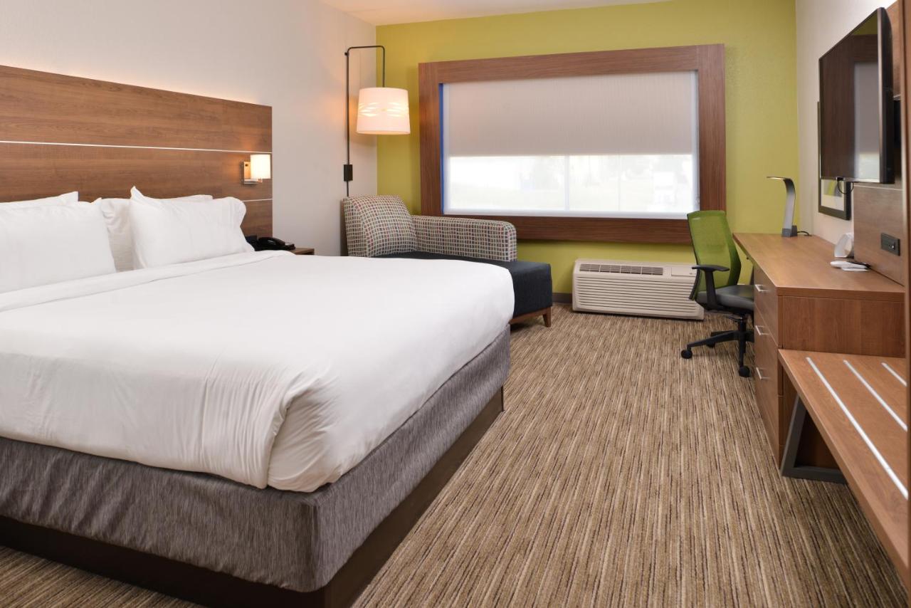 King Room - Hearing Accessible - Non-Smoking at Holiday Inn Express Early by IHG