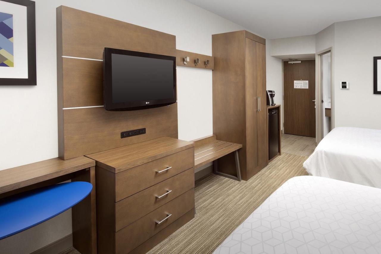 | Holiday Inn Express Andover North - Lawrence, an IHG Hotel