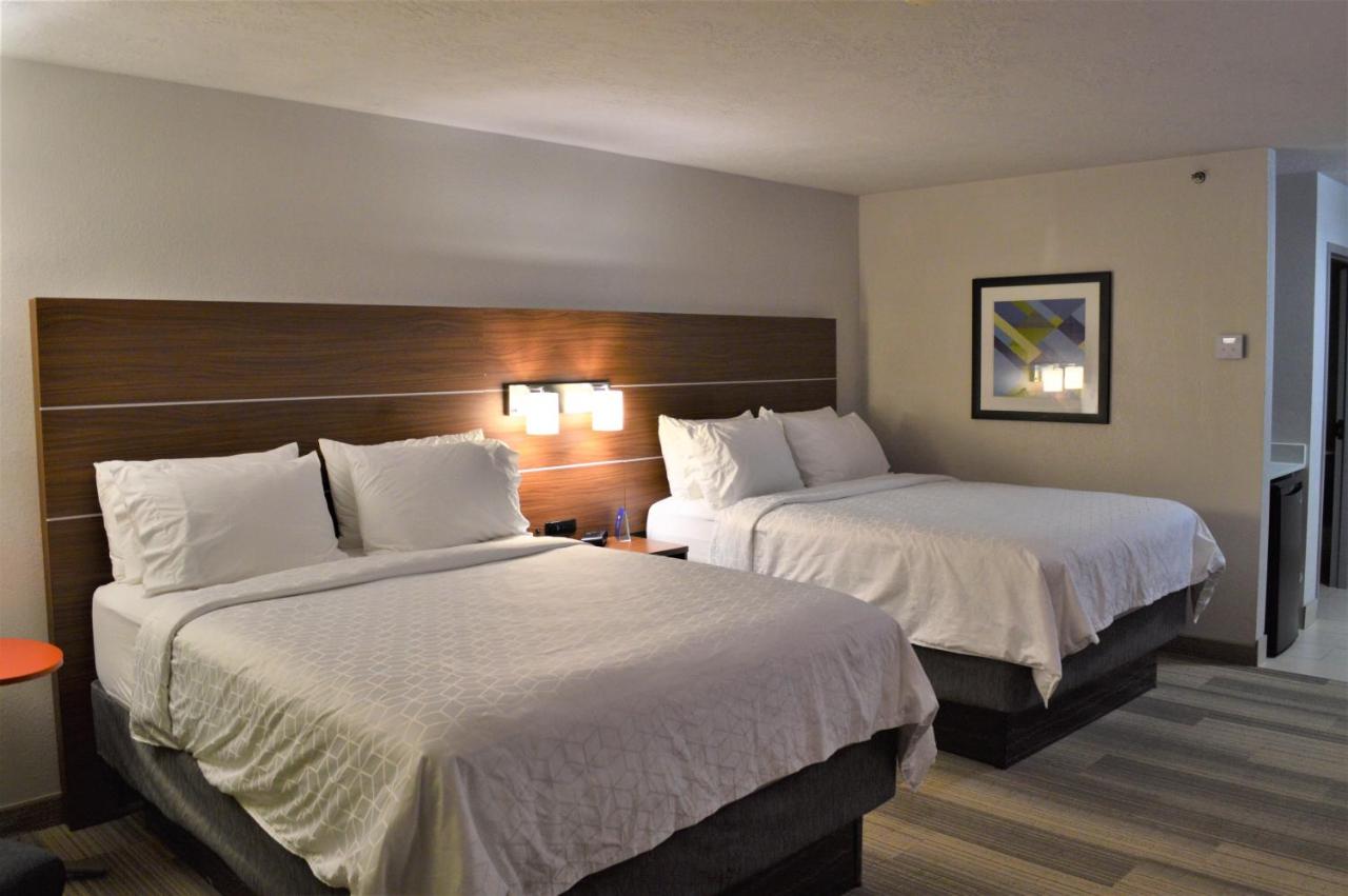 Deluxe Queen Room with Two Queen Beds - Non-Smoking at Holiday Inn Express & Suites Batesville by IHG