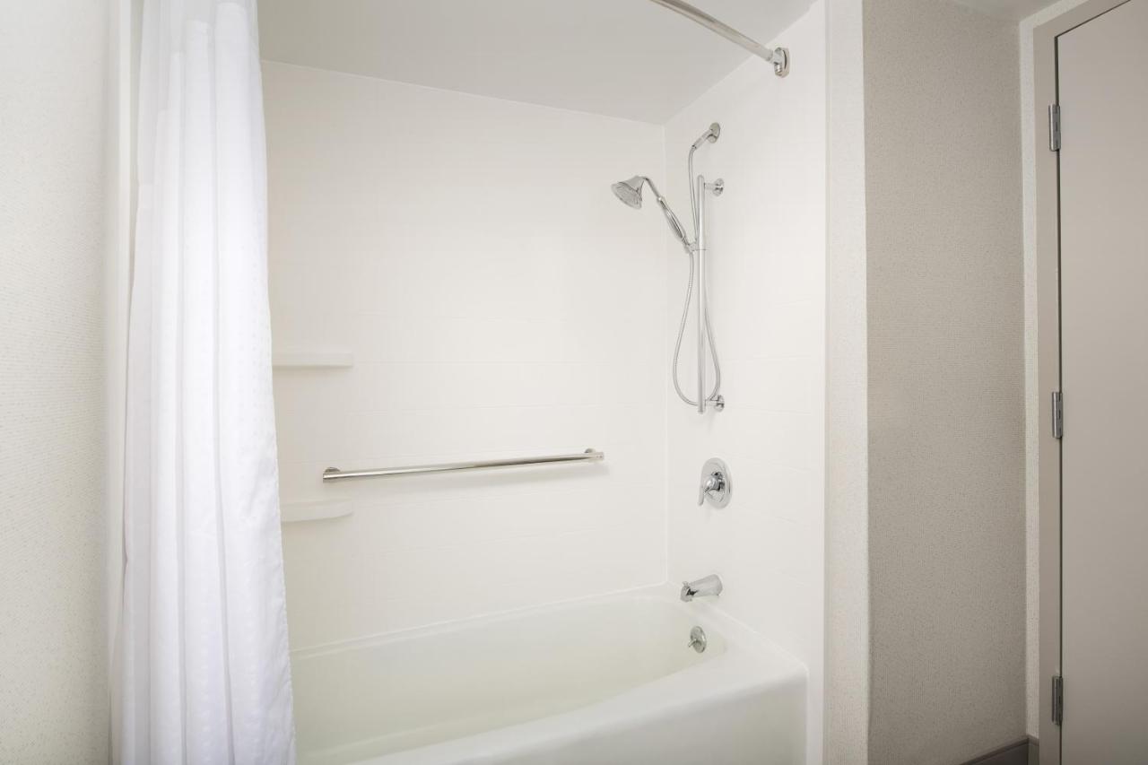| Holiday Inn Express Andover North - Lawrence, an IHG Hotel