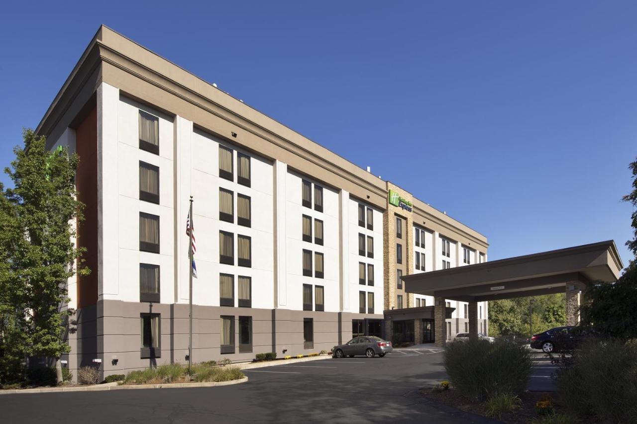 | Holiday Inn Express Andover North - Lawrence, an IHG Hotel