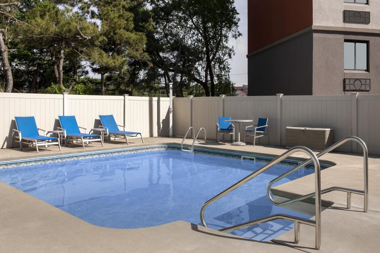 | Holiday Inn Express Saugus Logan Airport, an IHG Hotel