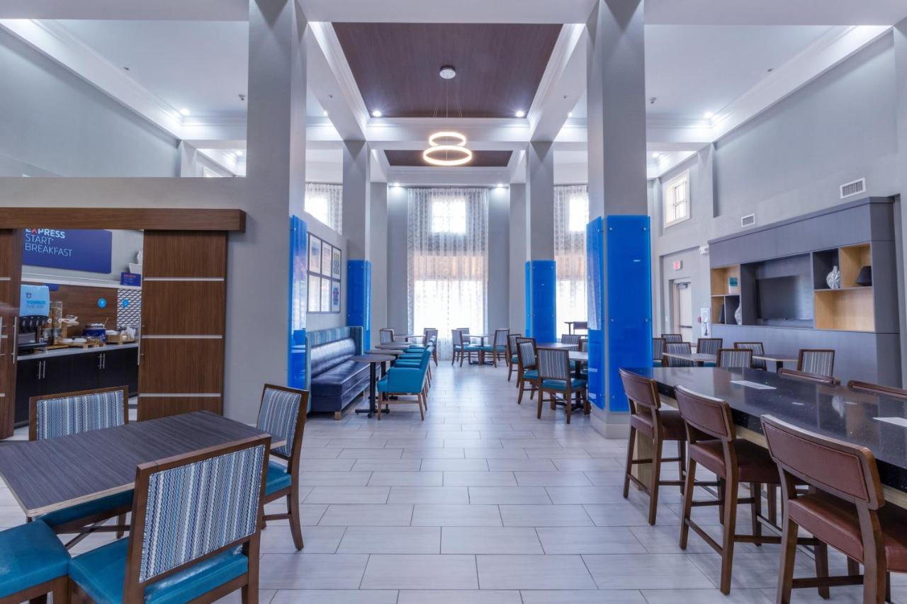 | Holiday Inn Express Hotel & Suites Crestview South I-10, an IHG Hotel