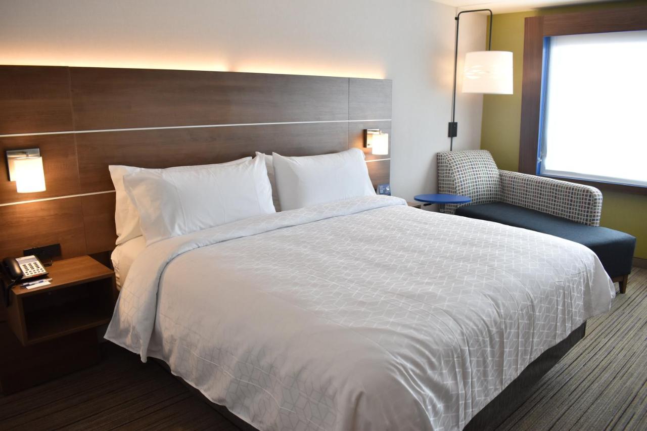 King Room - Hearing Accessible - Non-Smoking at Holiday Inn Express & Suites Boston South - Randolph by IHG