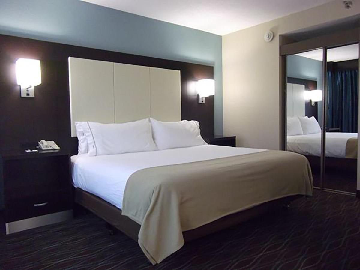 King Room - Mobility Access/Hearing Accessible at Holiday Inn Express Boise - University Area by IHG