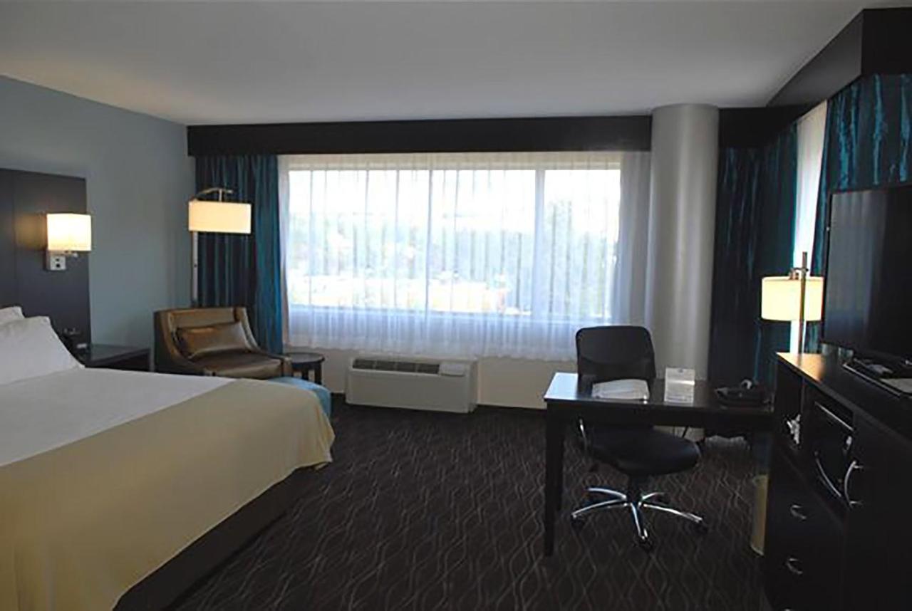 Superior King Room at Holiday Inn Express Boise - University Area by IHG