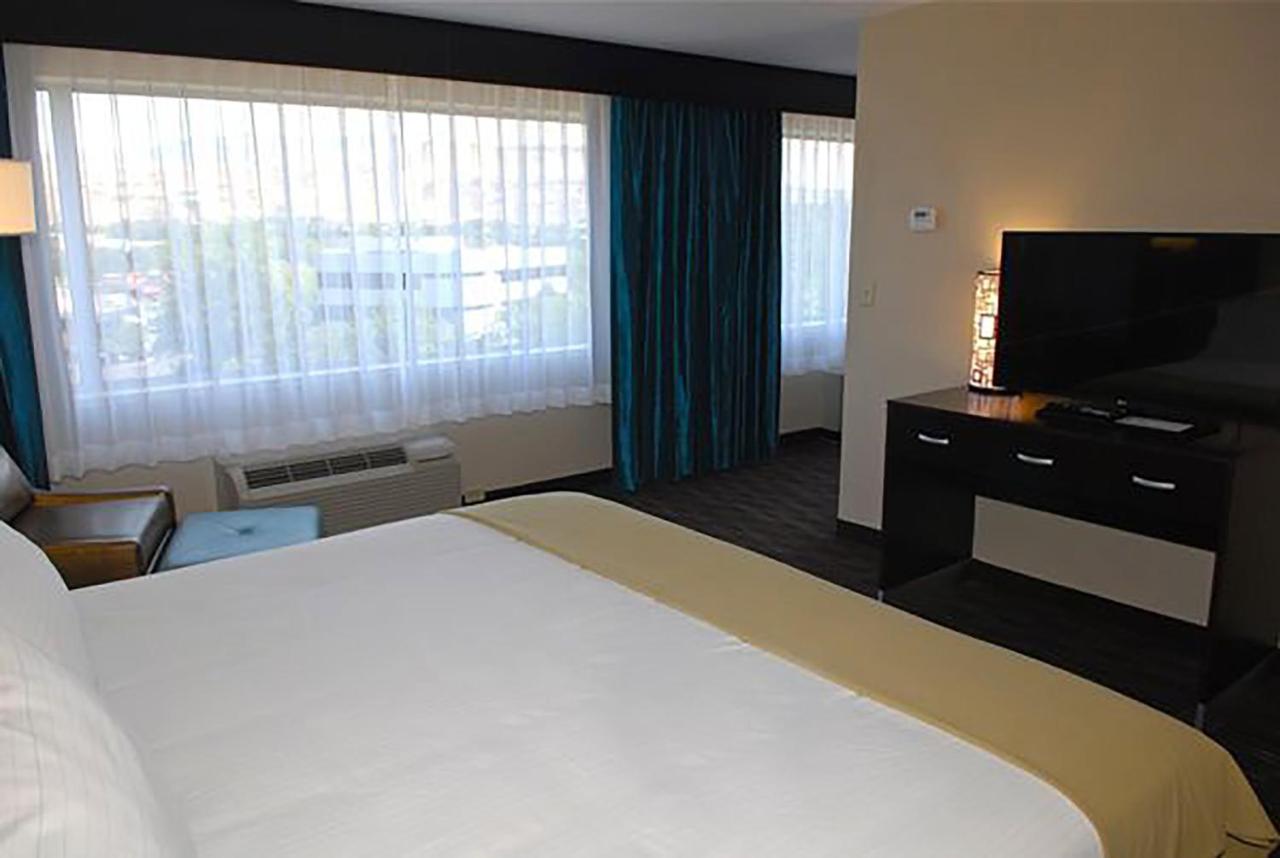 One-Bedroom Suite at Holiday Inn Express Boise - University Area by IHG