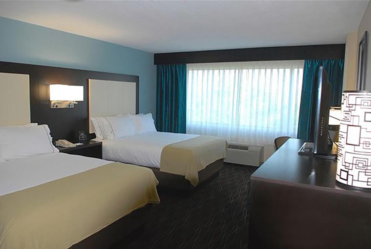 Superior Queen Room at Holiday Inn Express Boise - University Area by IHG