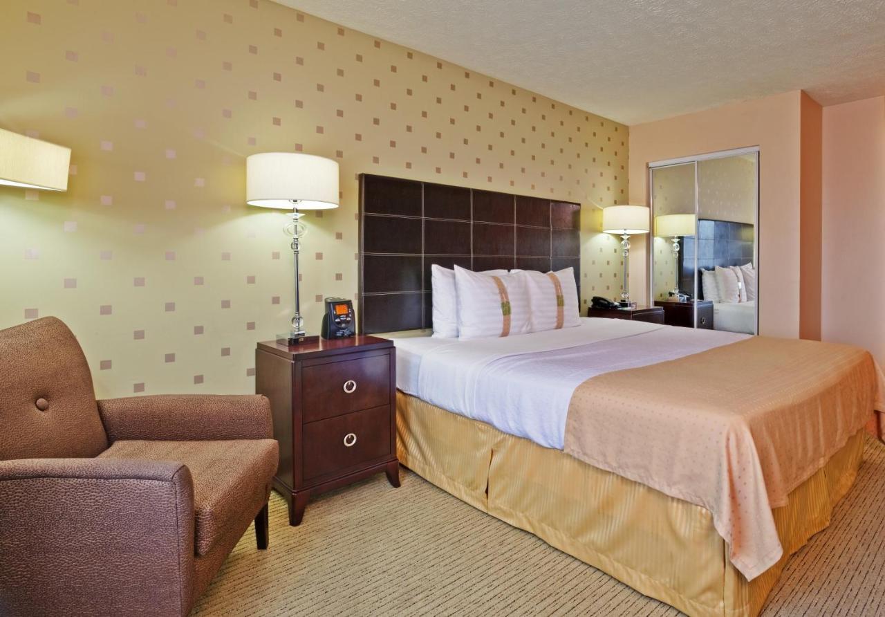  | Holiday Inn Bloomington, an IHG Hotel