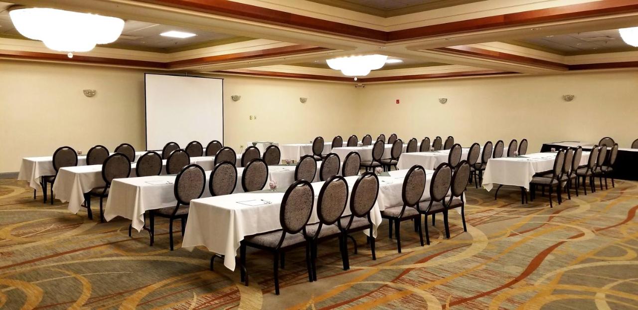 | Holiday Inn Chicago - Countryside/LaGrange, an IHG Hotel