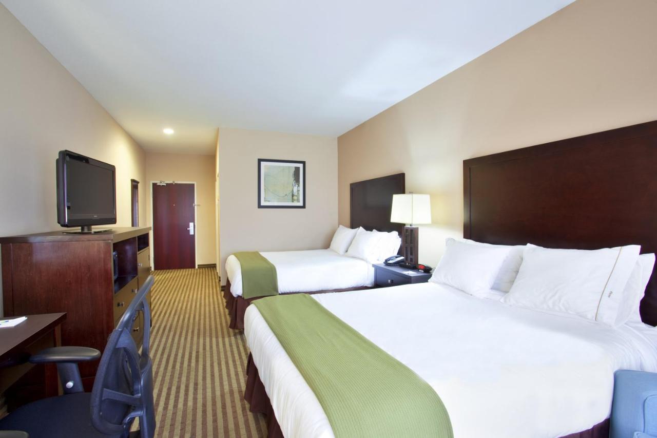 | Holiday Inn Express Le Roy, an IHG Hotel