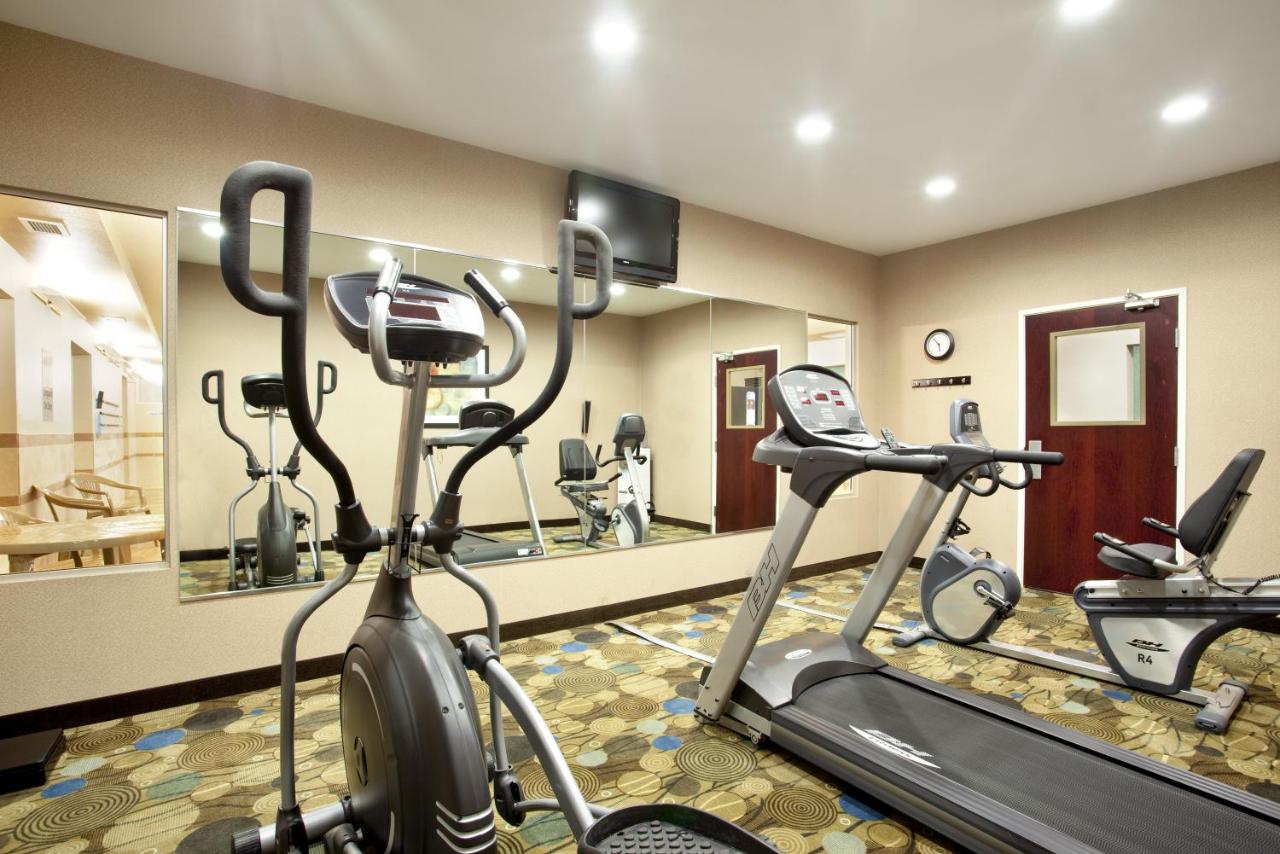 | Holiday Inn Express Le Roy, an IHG Hotel