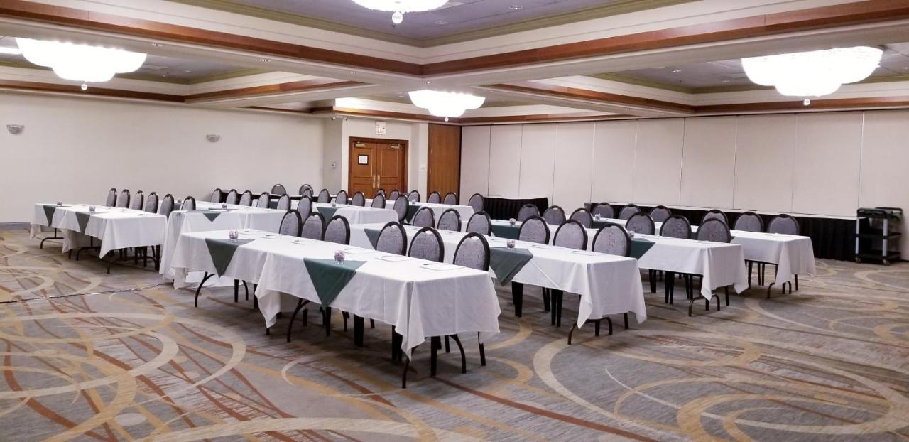 | Holiday Inn Chicago - Countryside/LaGrange, an IHG Hotel