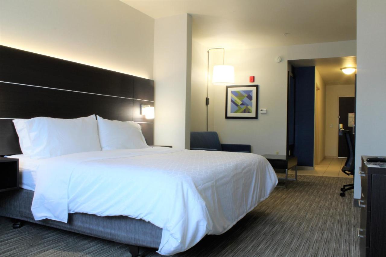  | Holiday Inn Express & Suites Napa American Canyon