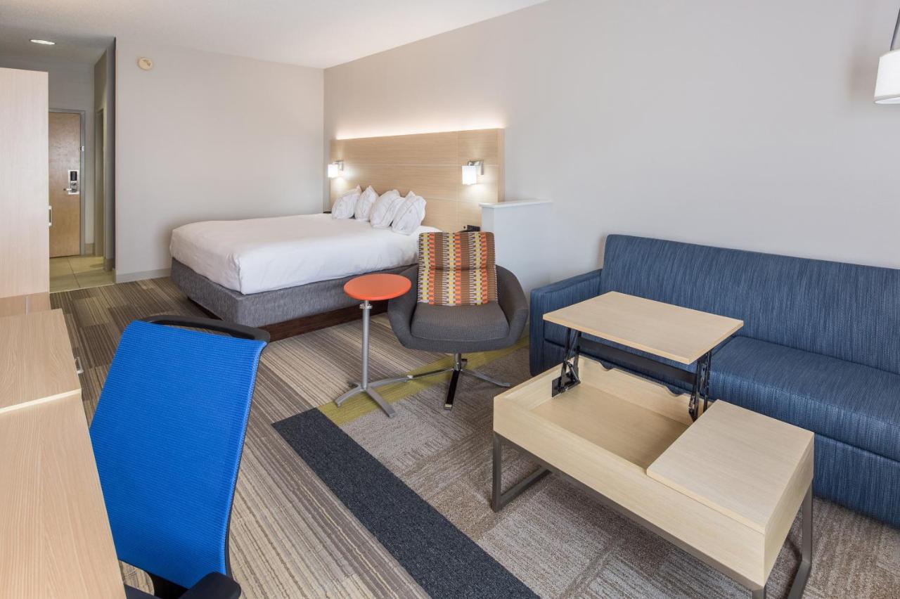 | Holiday Inn Express Cedar Rapids - Collins Road, an IHG Hotel