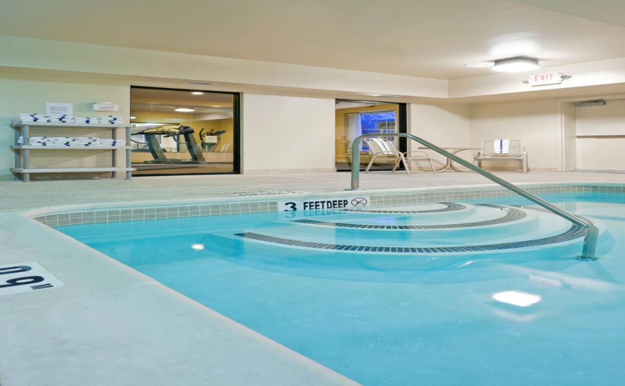 | Holiday Inn Express Hotel & Suites Clifton Park, an IHG Hotel