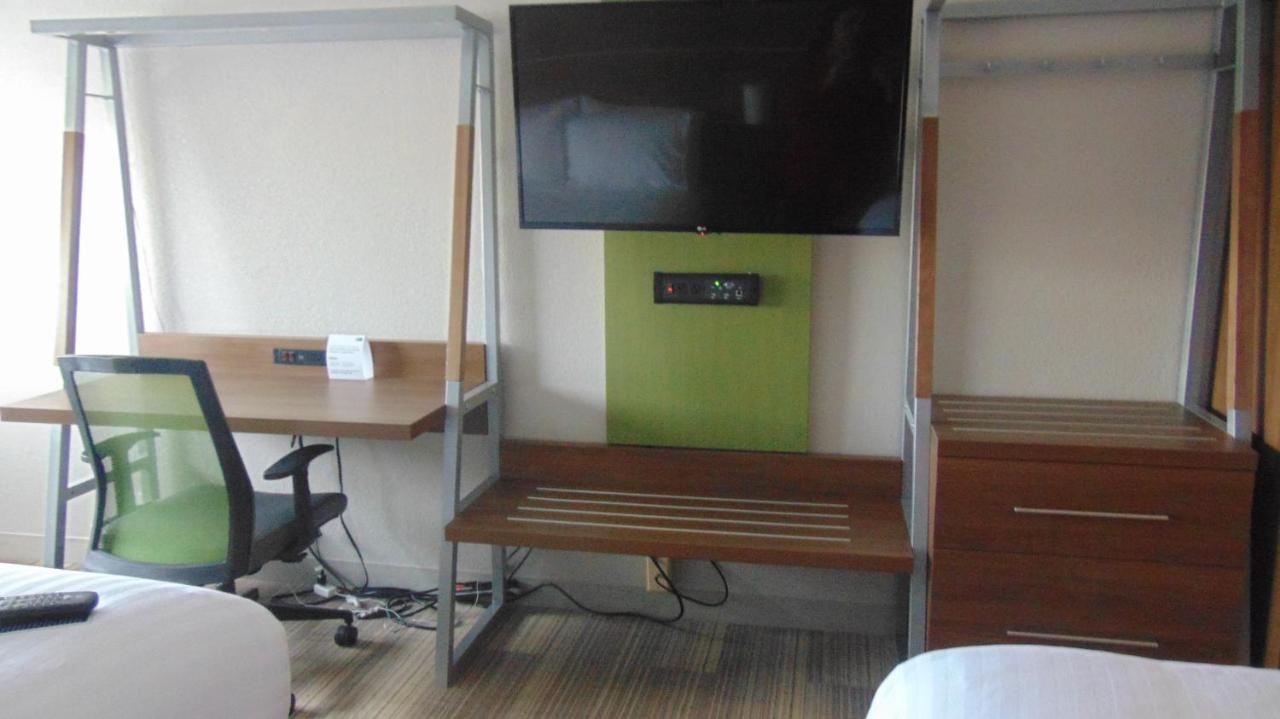 Queen Room with Two Queen Beds at Holiday Inn Express & Suites Wapakoneta by IHG