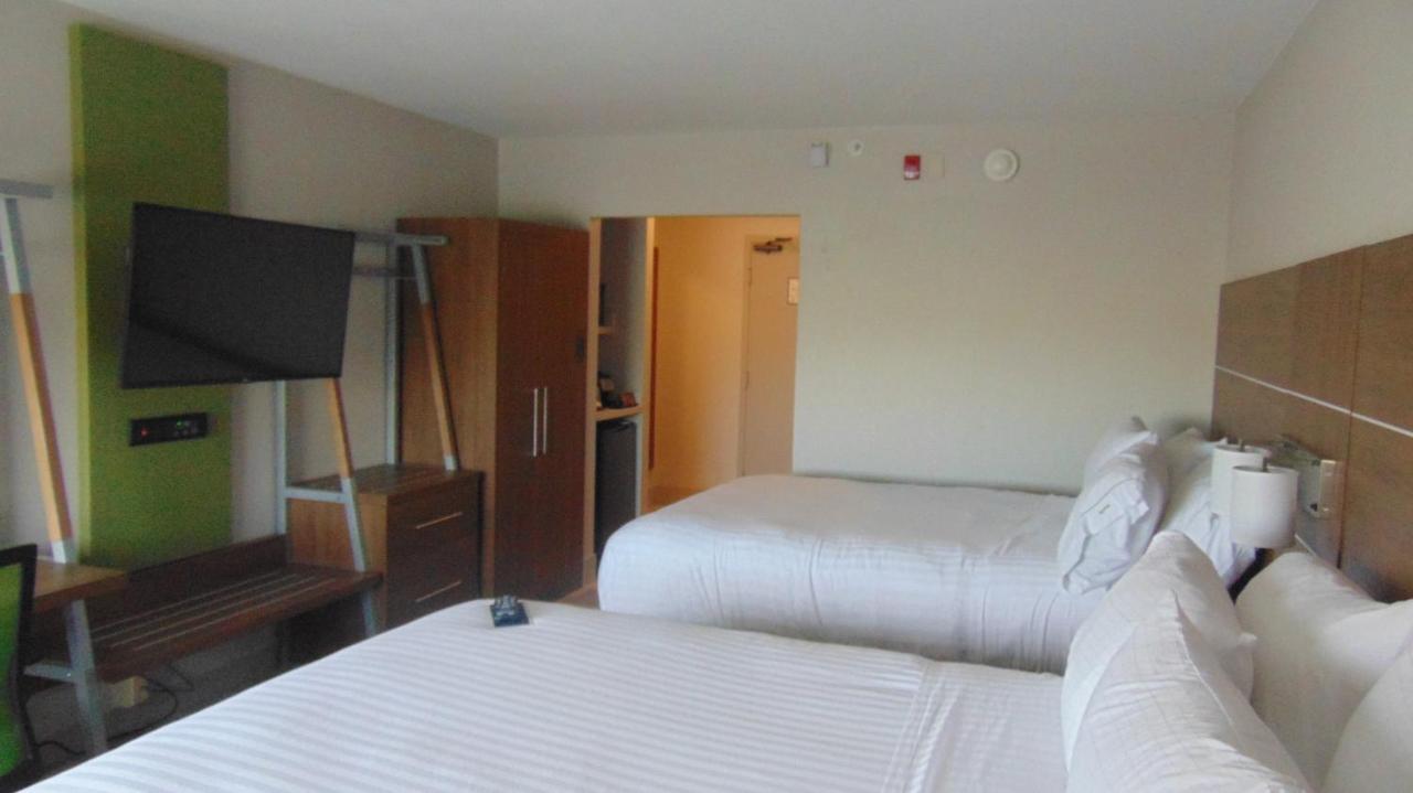 | Holiday Inn Express & Suites Wapakoneta, an IHG Hotel
