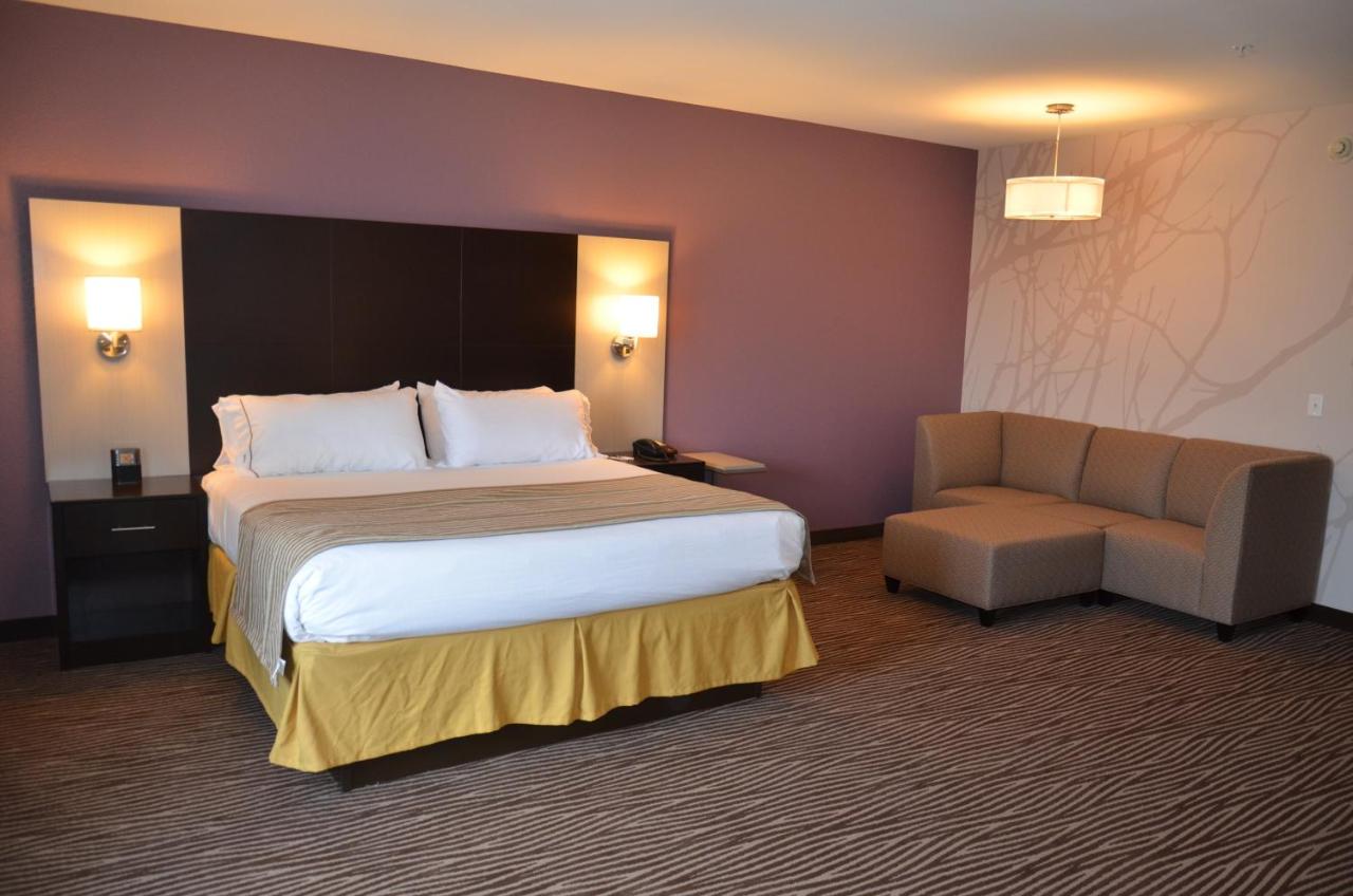 | Holiday Inn Express & Suites Cheektowaga North East, an IHG Hotel