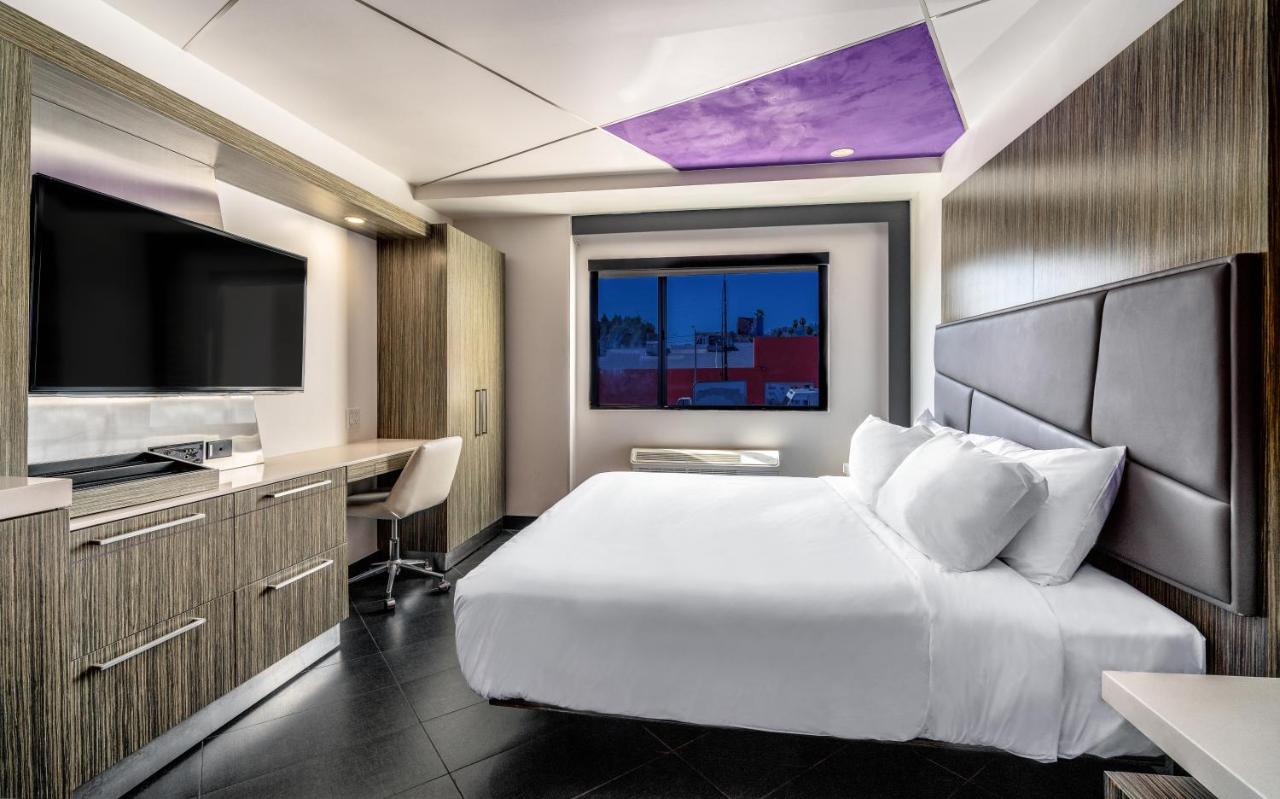 King Room at The Moment Hotel