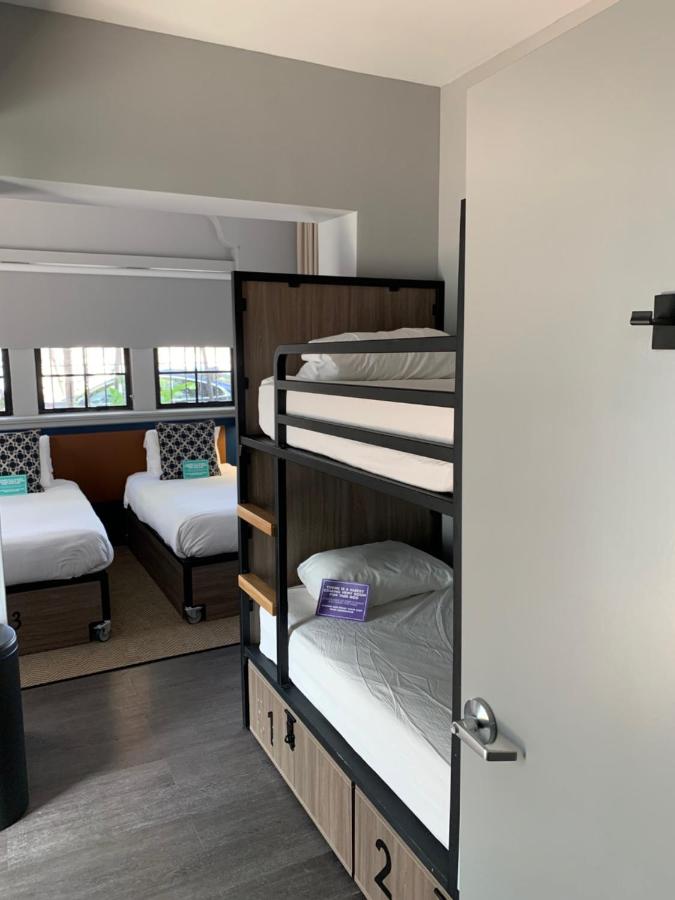 Private 4 Bed ADA Room at Hotel Rendale Miami Beach