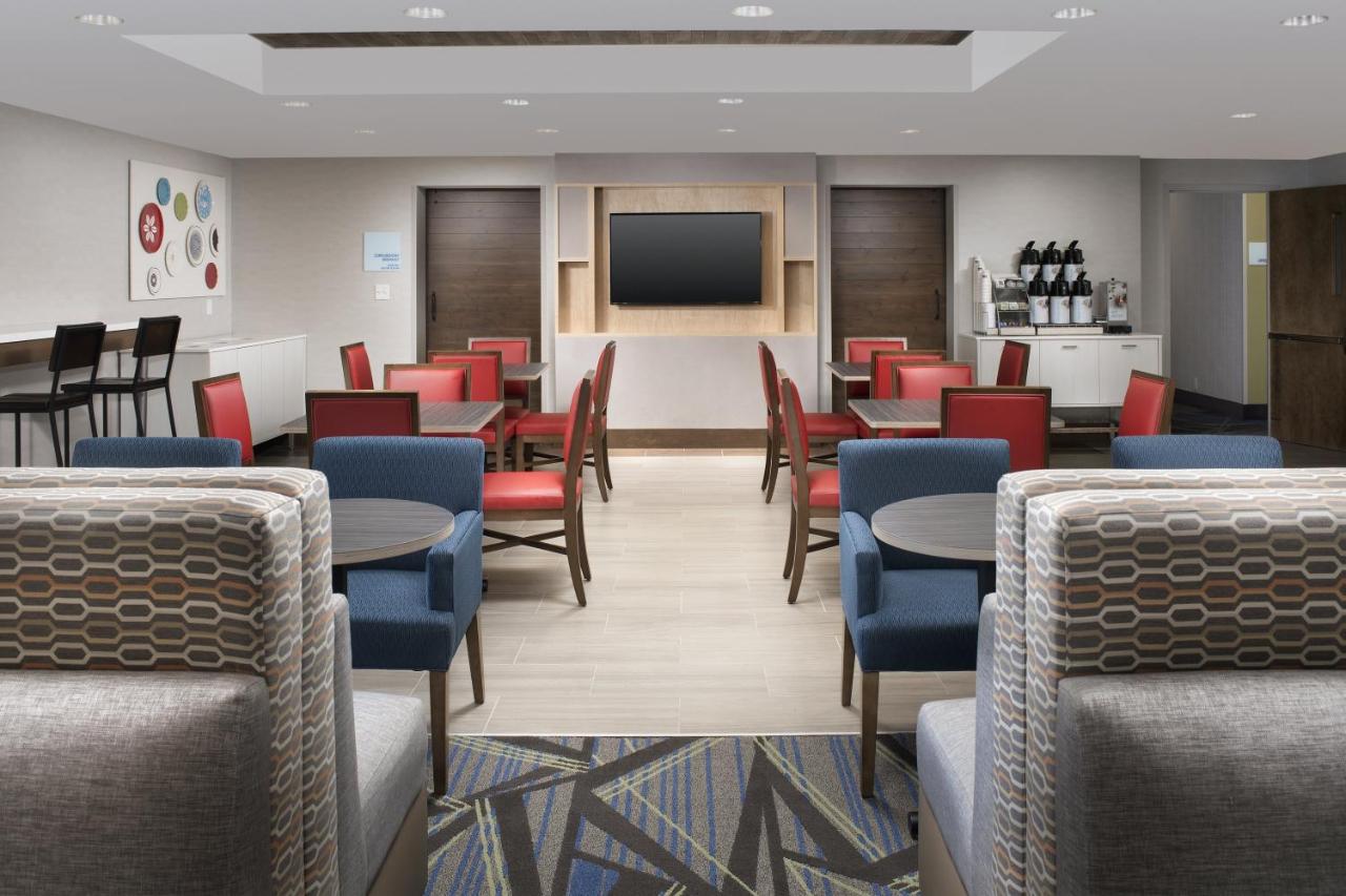 | Holiday Inn Express Andover North - Lawrence, an IHG Hotel