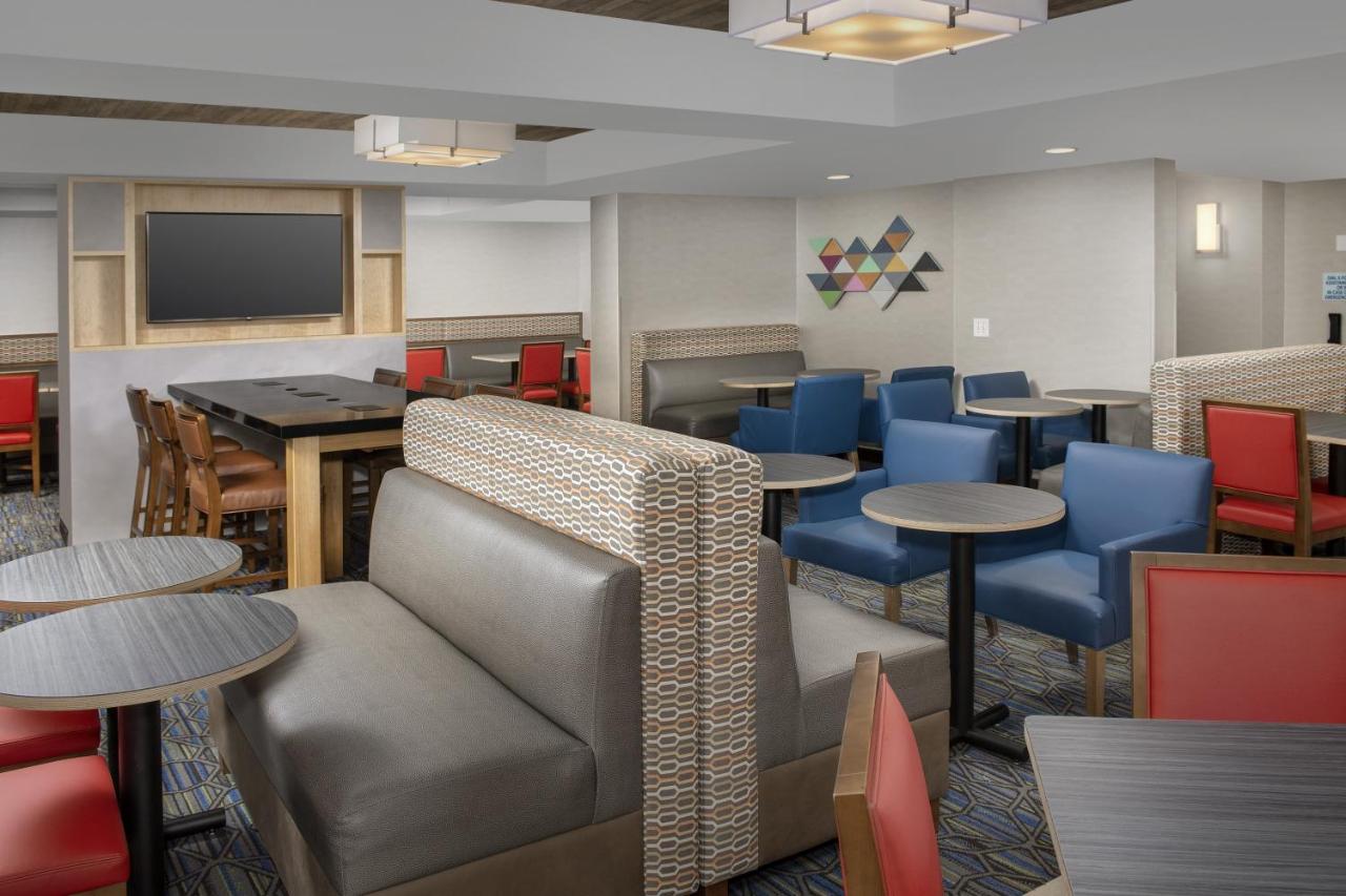 | Holiday Inn Express Saugus Logan Airport, an IHG Hotel