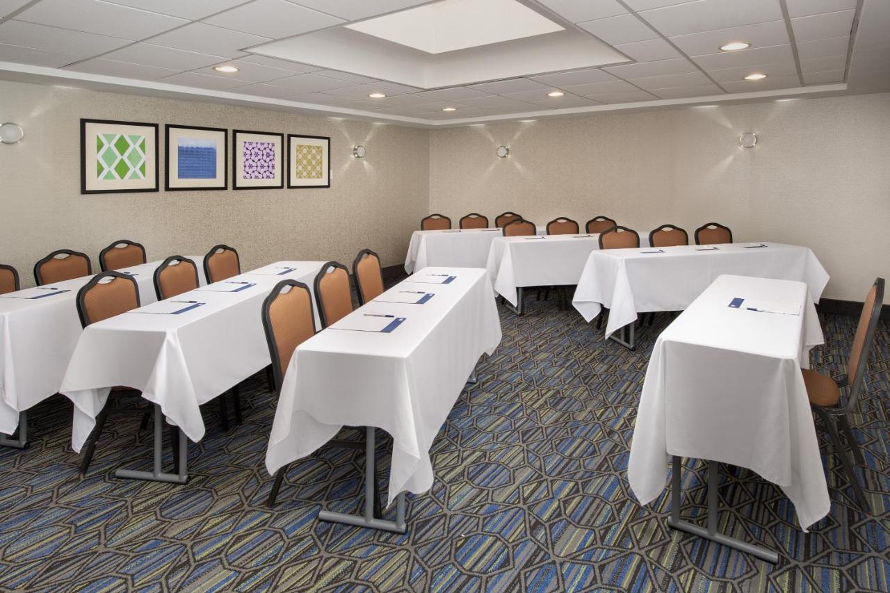 | Holiday Inn Express Saugus Logan Airport, an IHG Hotel