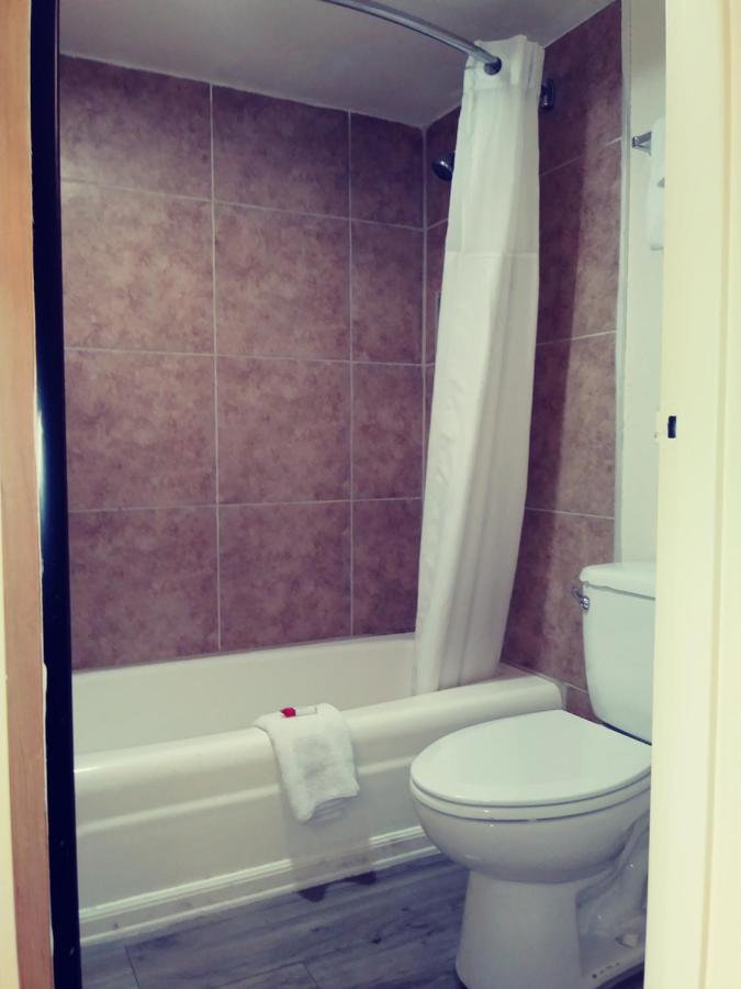 King Room - Non-Smoking at Days Inn by Wyndham Wildwood I-75