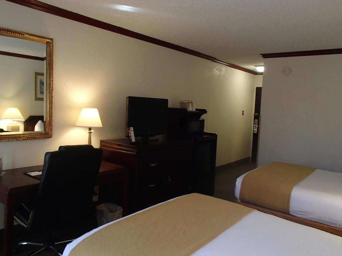 Double Room with Two Double Beds - Disability Access/Non-Smoking at Quality Inn Shreveport Airport