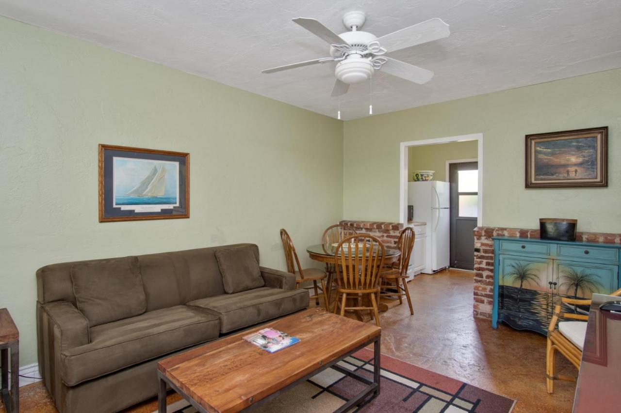  | Beach Place Guesthouses
