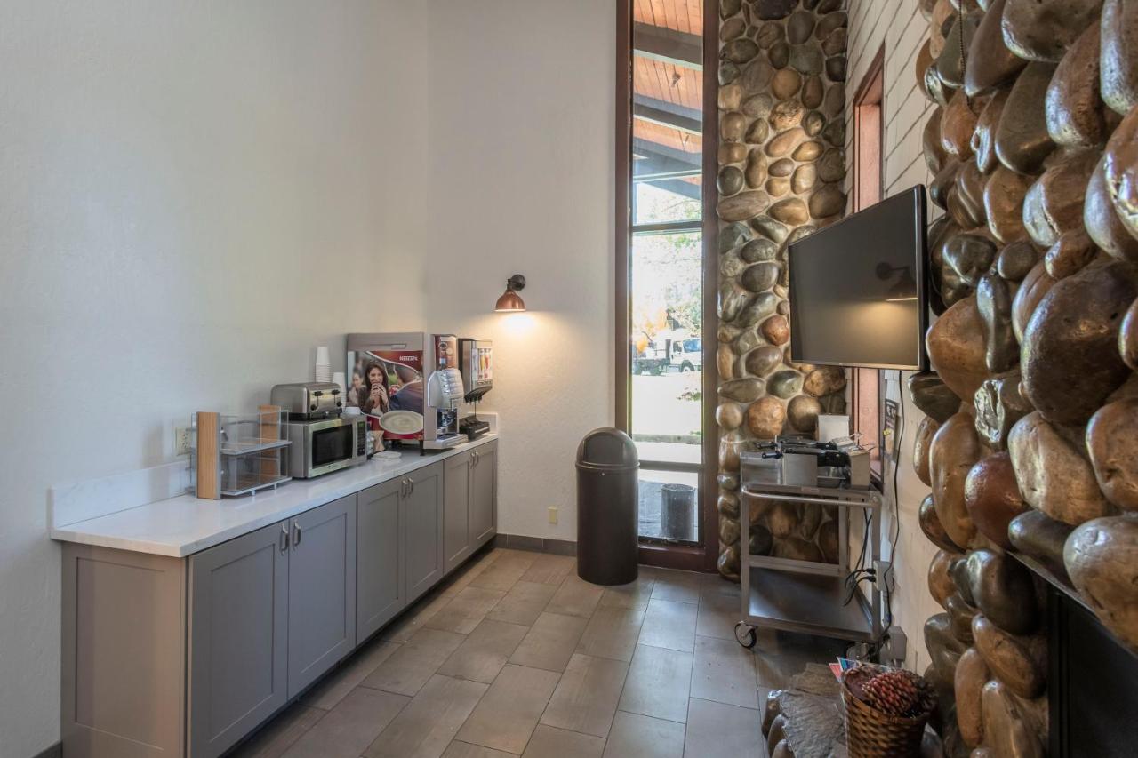 | Inn At Truckee