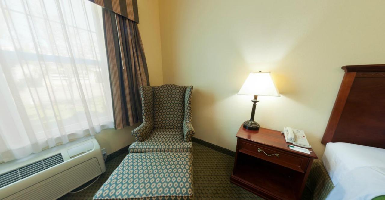 King Room with Roll In Shower - Disability Access/Non-Smoking at Country Inn & Suites by Radisson, St. Cloud East, MN