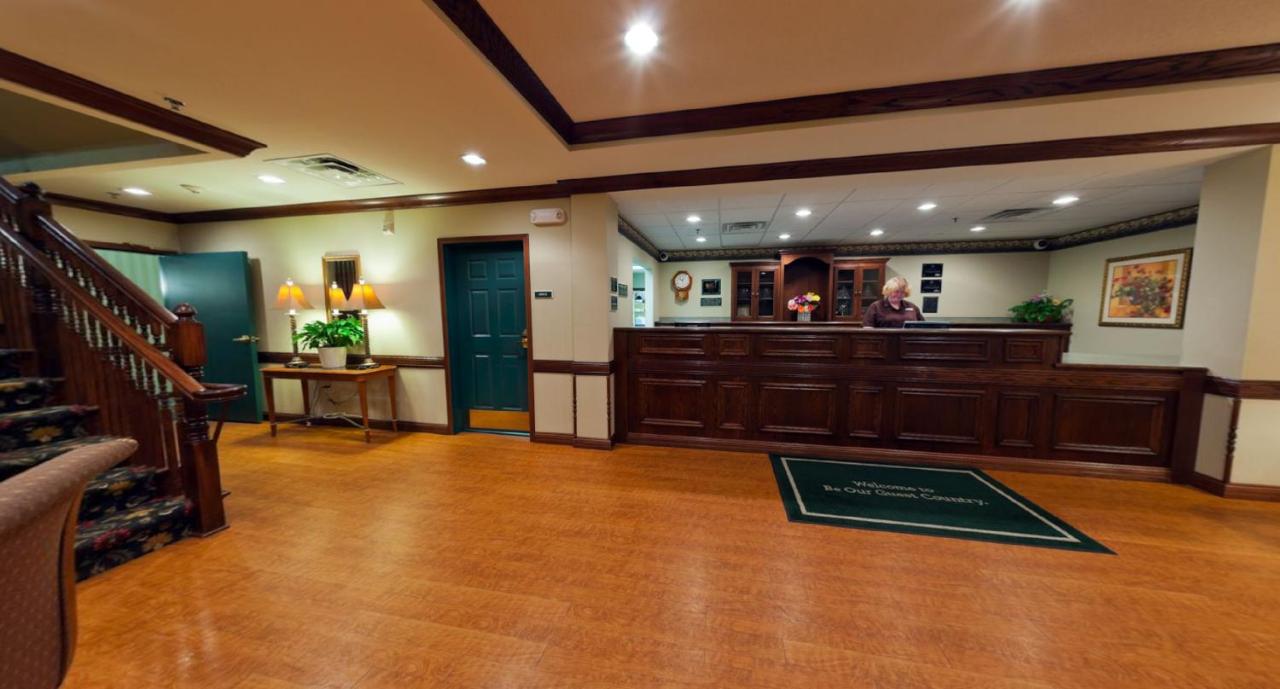 | Country Inn & Suites by Radisson, St. Cloud East, MN