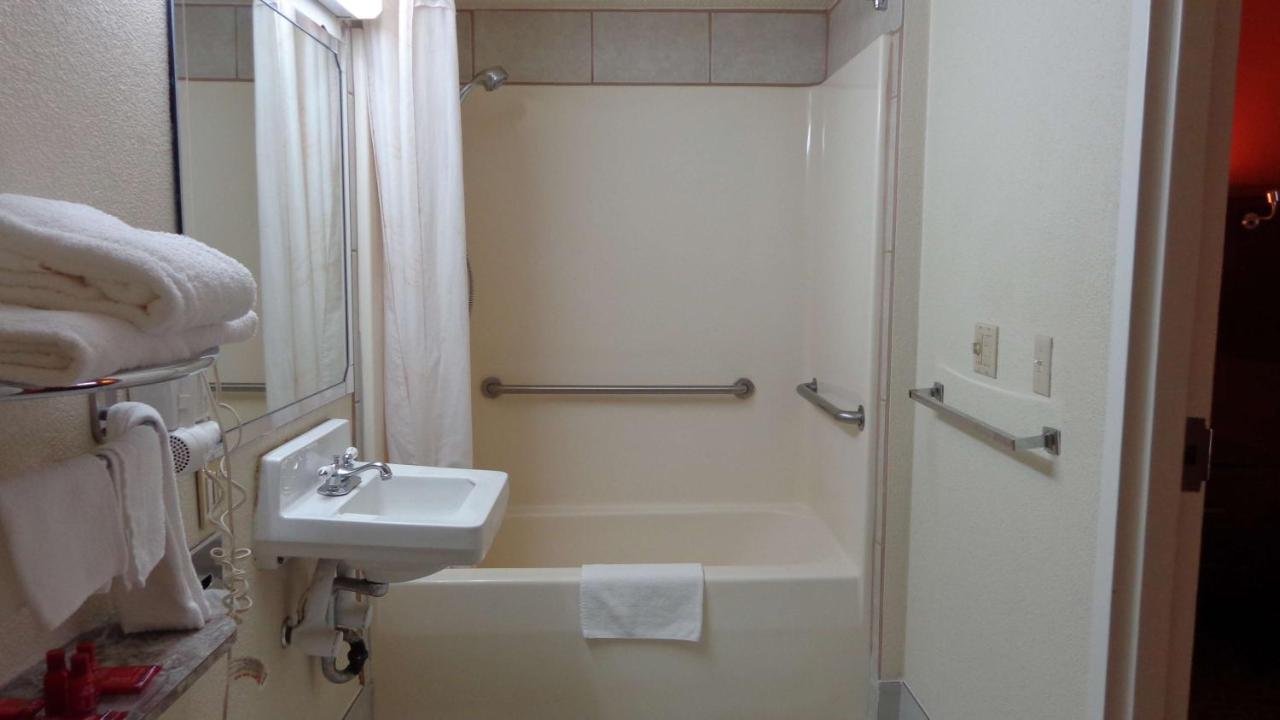 King Room with Mobility Accessible Tub at SureStay Hotel by Best Western Childress