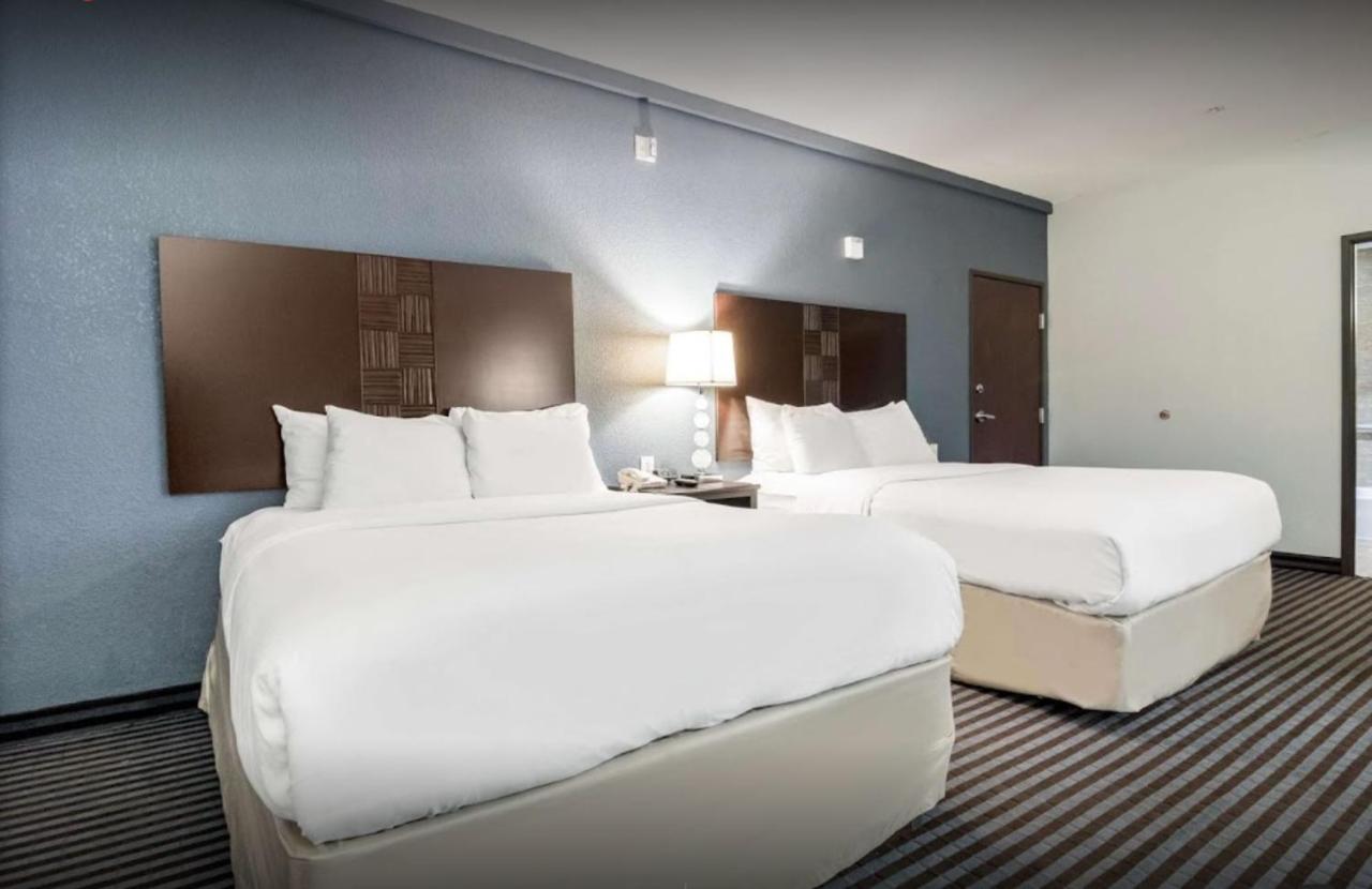 Deluxe Queen Room with Two Queen Beds - Non-Smoking at Motel 6 Mineral Wells, TX