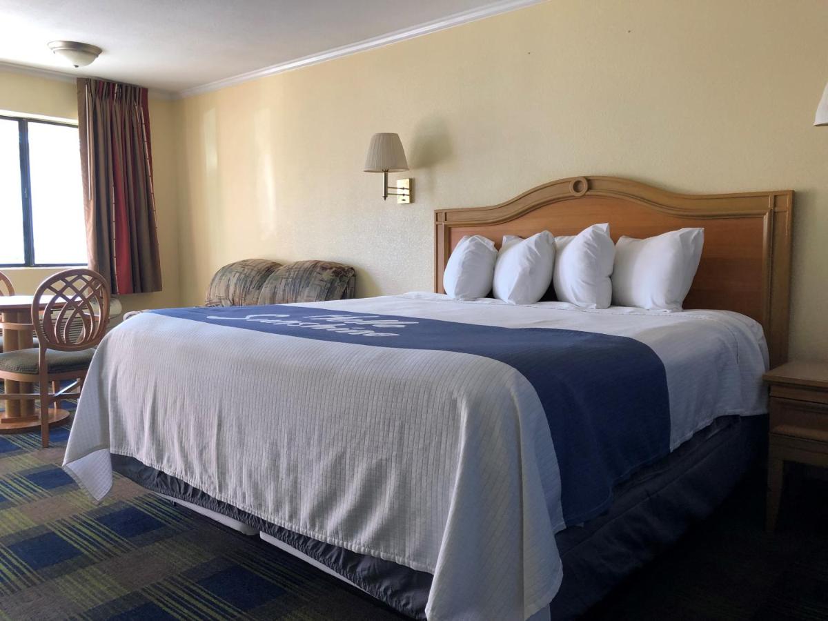 King Room - Disability Access/Non-Smoking at Days Inn by Wyndham Alamogordo/White Sands