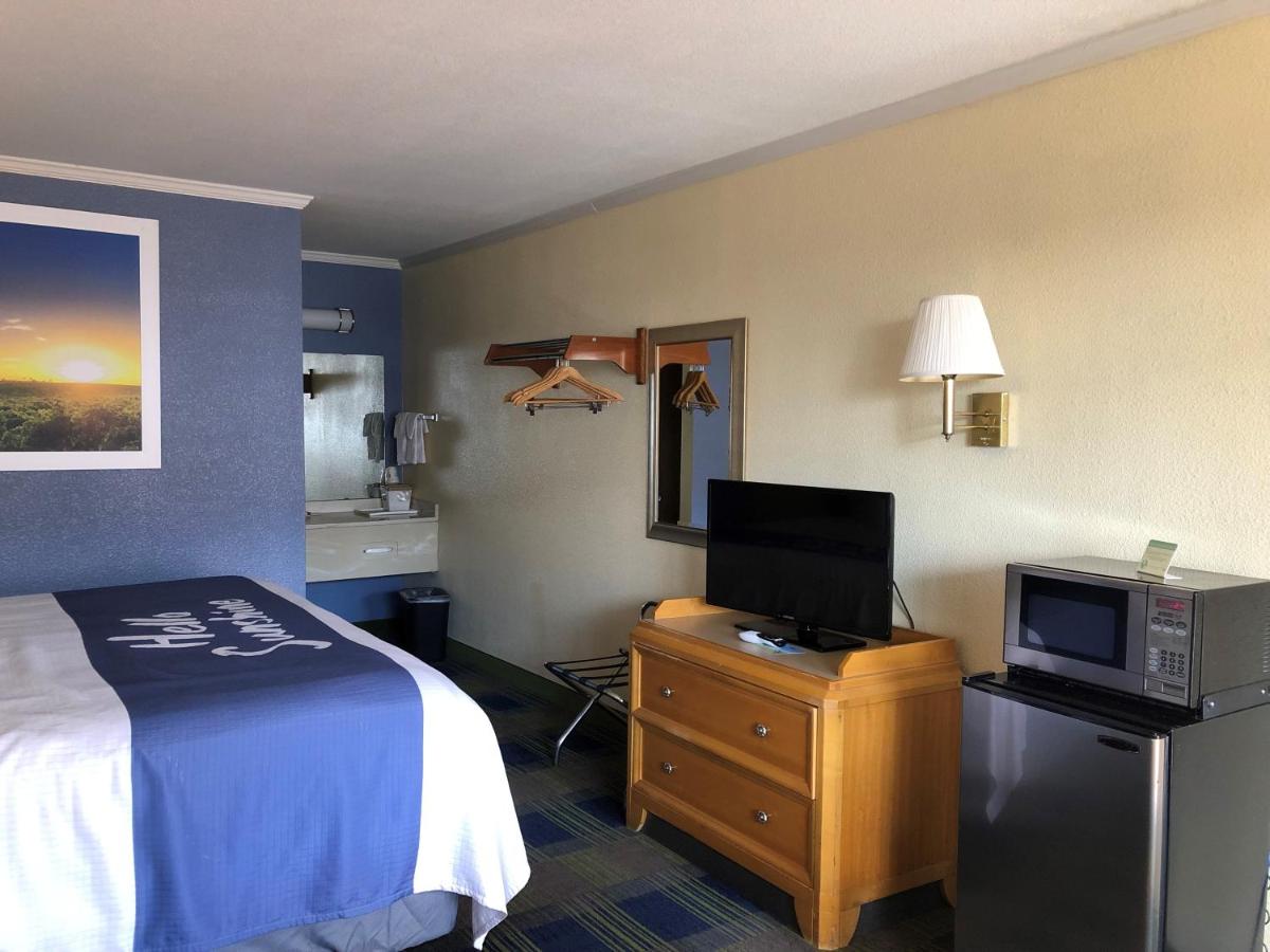 King Room - Disability Access/Non-Smoking at Days Inn by Wyndham Alamogordo/White Sands