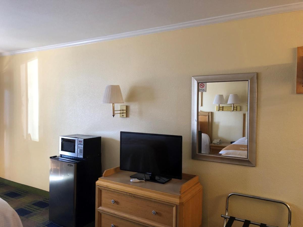 Queen Room with Two Queen Beds - Non-Smoking at Days Inn by Wyndham Alamogordo/White Sands