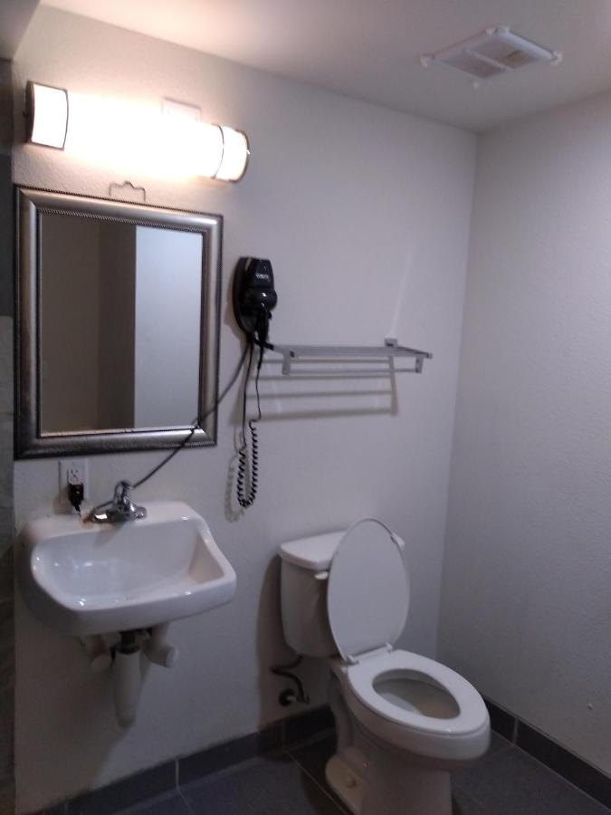 King Room - Disability Access/Non-Smoking at Days Inn by Wyndham Alva