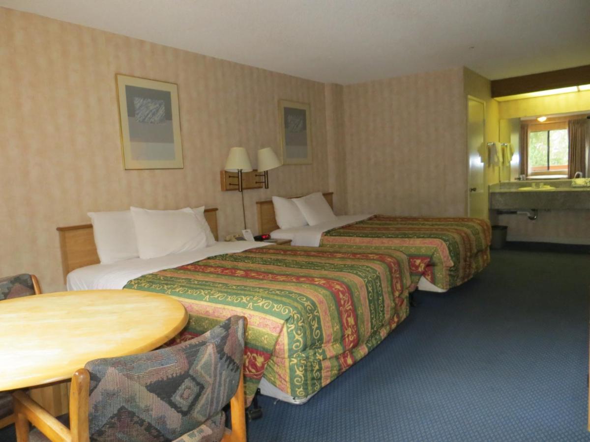 Queen Room with Two Queen Beds - Non-Smoking at Grand Park Inn Anaheim Maingate