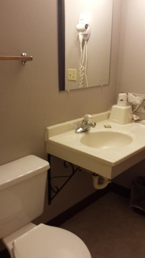 Queen Room - Non-Smoking at Super 8 by Wyndham Pella