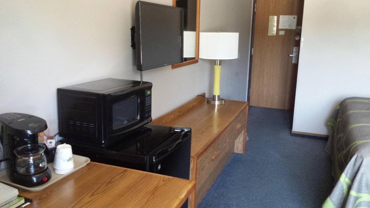 Queen Room with Two Queen Beds - Non-Smoking at Super 8 by Wyndham Pella
