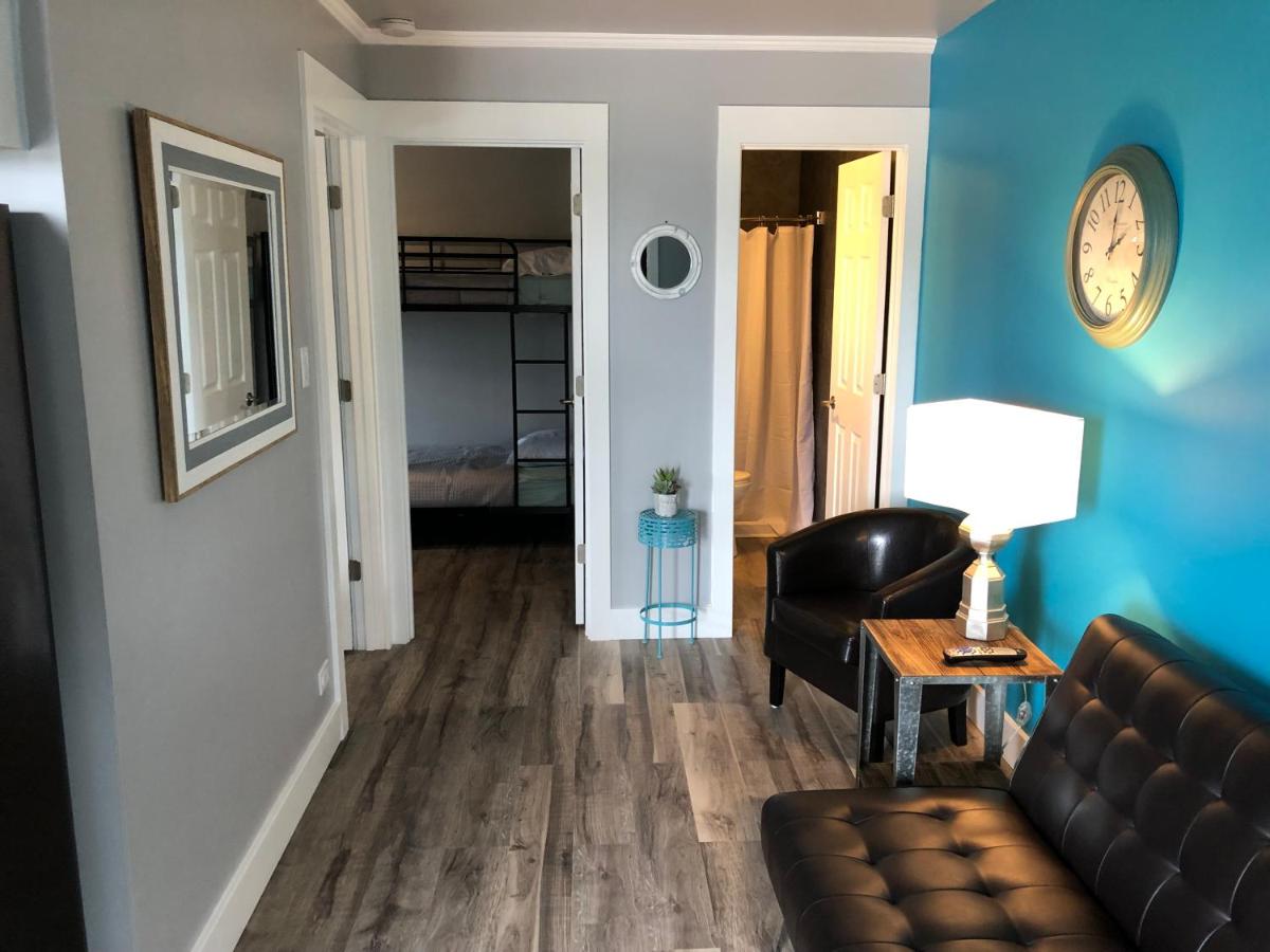 Apartment with Balcony at Alexanders Landing